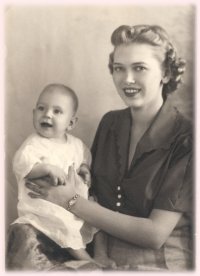 Carolyn and Helen 1942